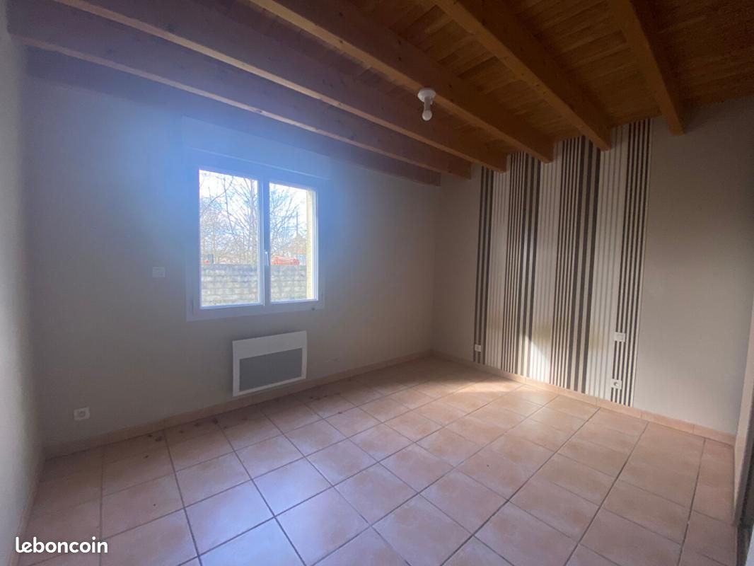 Pavillon 5 pièces 155 m² - Vouillé 79230 (image principale 7)