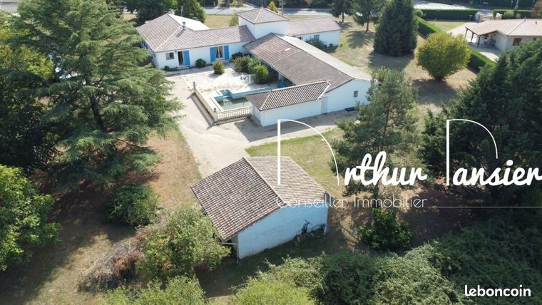 Maison 8 pièces 304 m²