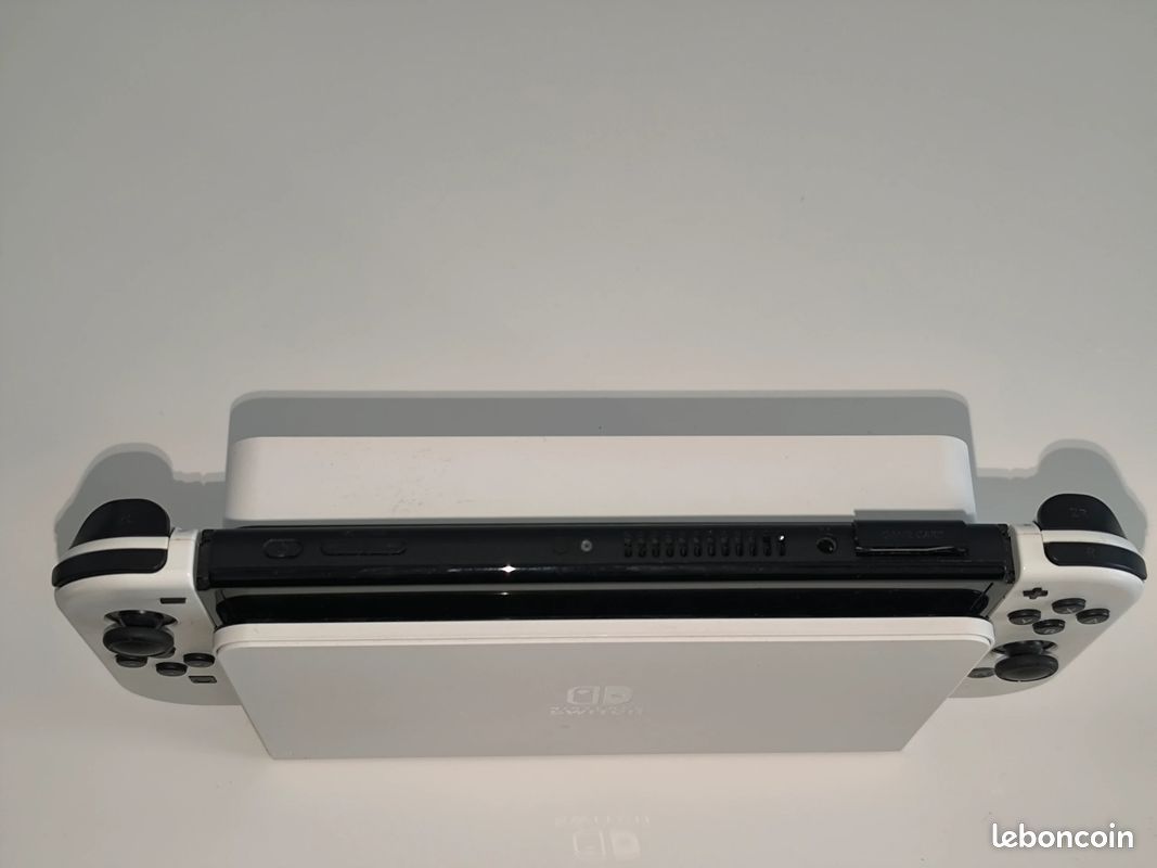 Nintendo Switch OLED (image 9)