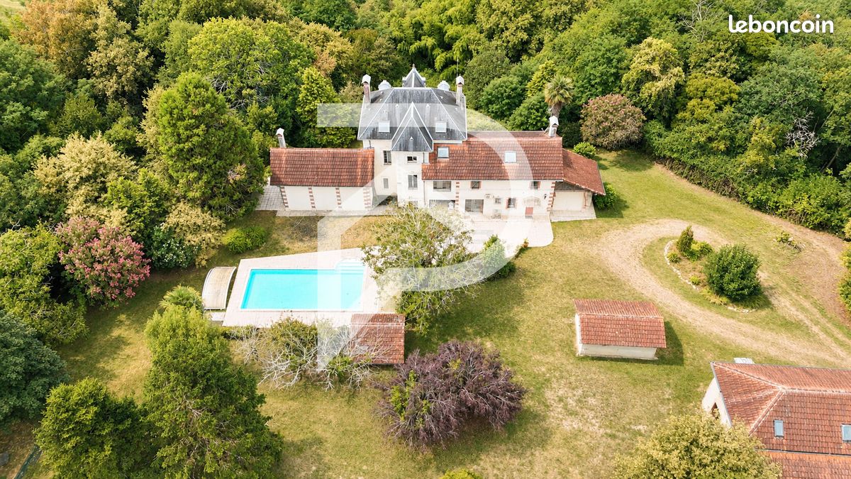 Propriété 10 pièces 293 m² (image 1)
