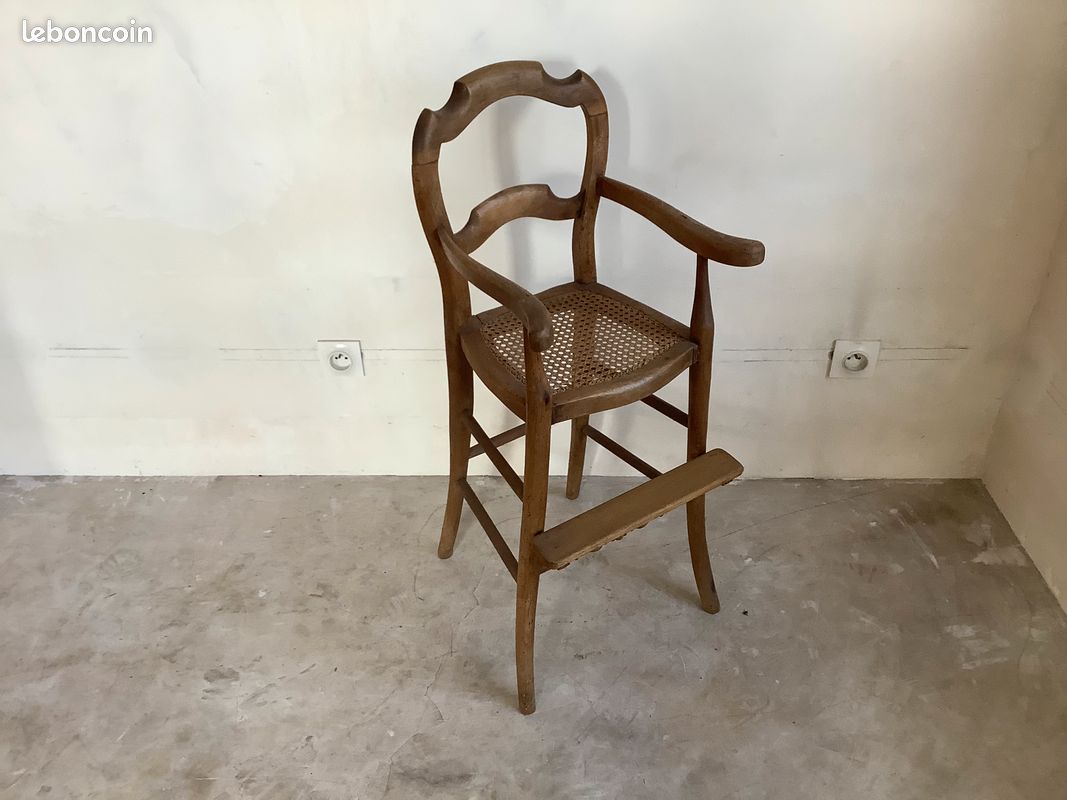 Ancienne chaise bébé en bois (image 3)