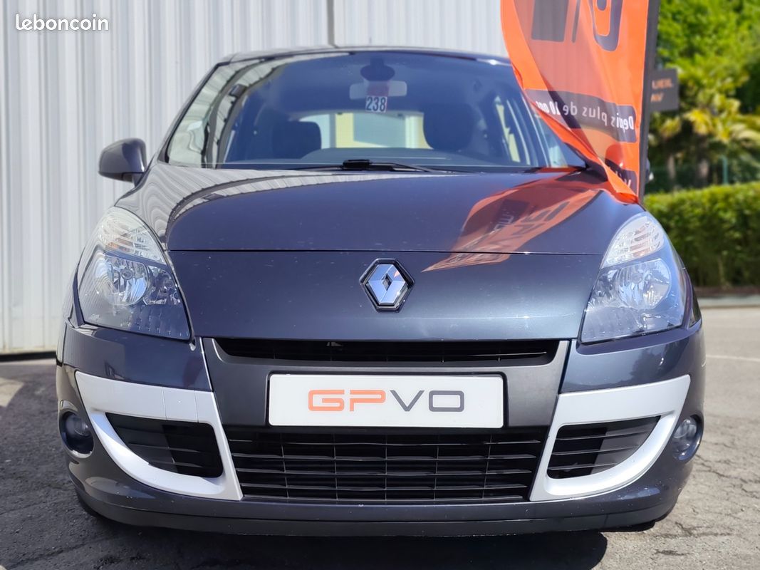 Renault SCENIC III DCI 110 FAP ECO2 DYNAMIQUE EURO 5 EDC ✅️ Révisé / Boite Automatique / Freins Avant et Arrière neufs / 4 pneus neufs / Garantie✅️ (image 2)