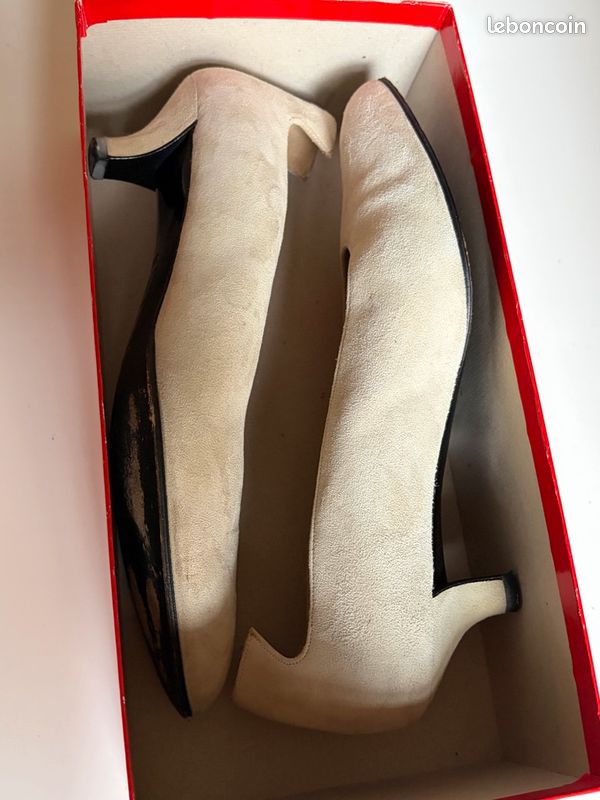 Souliers daim blanc Charles Jourdan vintage T. 37,5 – Made in France (image 5)
