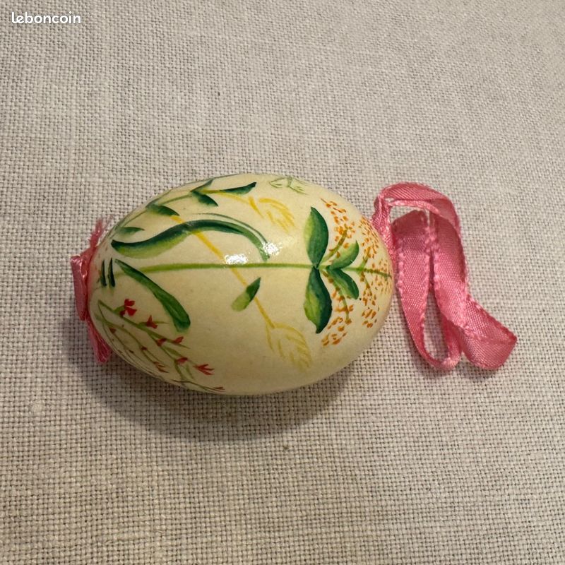 Ufs de Pâques pents à la man, lot de 7, 4 œufs en céramque et 3 œufs