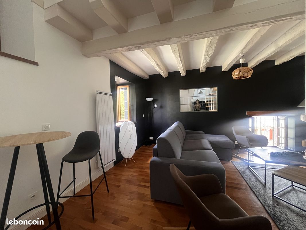 Appartement 5 pièces 104 m² · à Mauriac · 104 m² · 660 €/mois