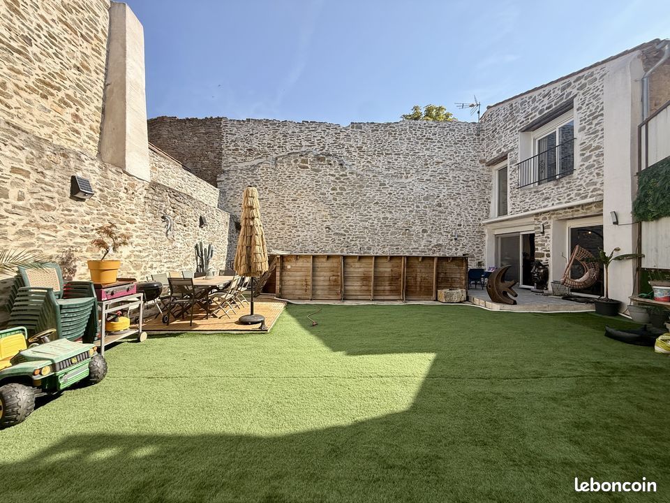 Maison 6 pièces 176 m² · à Trausse · 176 m² · 304 500 €
