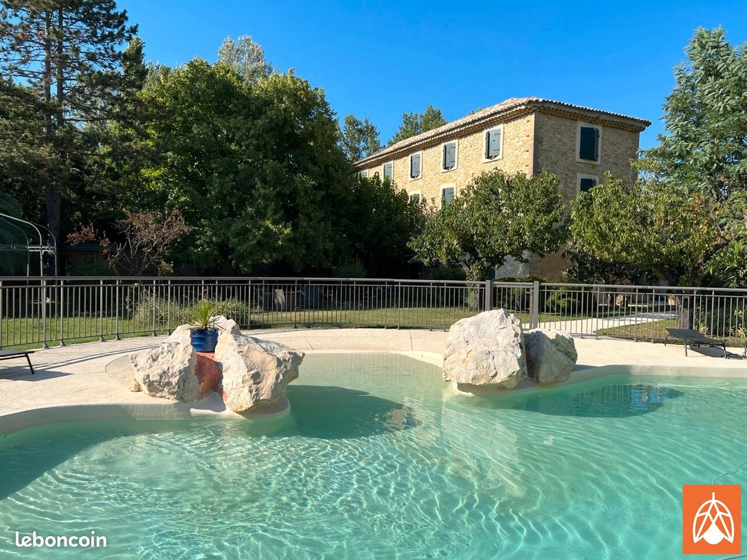 Maison 18 pièces 678 m² · à Caderousse · 678 m² · 1 298 000 €