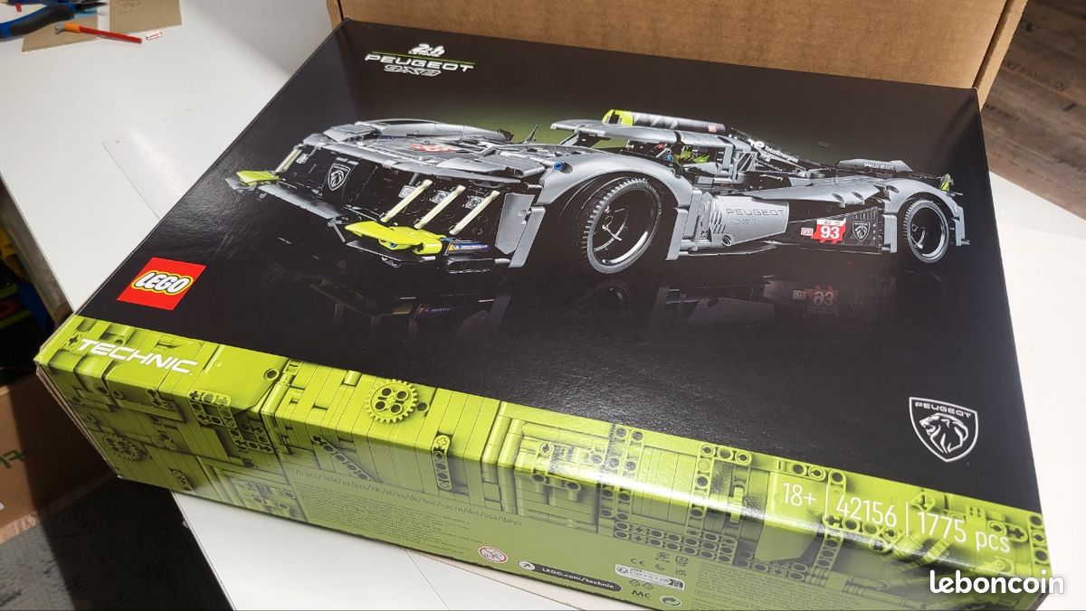 Lego technic 42156 PEUGEOT 9X8 24H Le Mans Hybrid Hypercar (image 4)