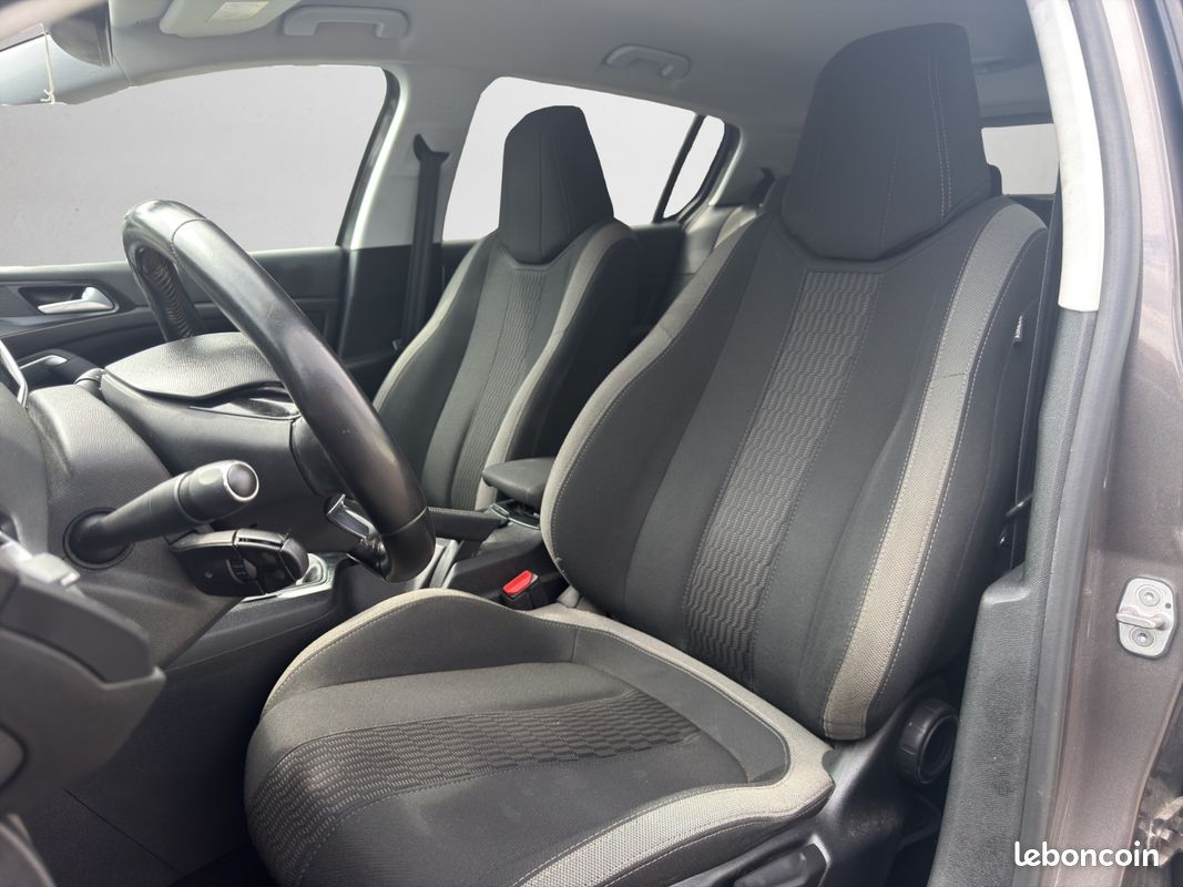 PEUGEOT 308 1.2 PureTech 110ch SS BVM5 Allure (image 9)