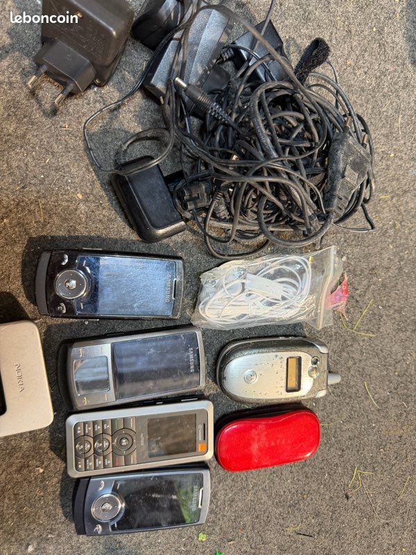 Lots de vieux telephone (image 1)