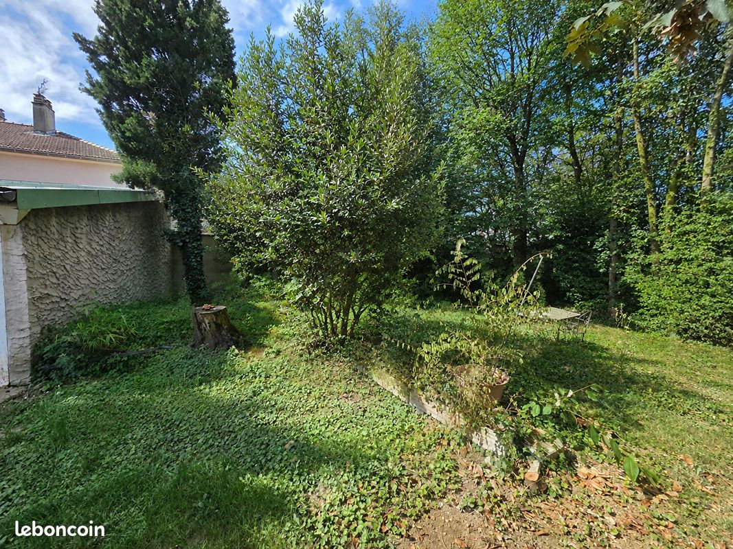Terrain 303 m² · à Feyzin · 303 m² · 89 900 €
