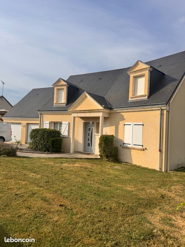Maison 5 pièces 130 m² · à Sainte-Sabine-sur-Longève · 130 m² · 245 000 €