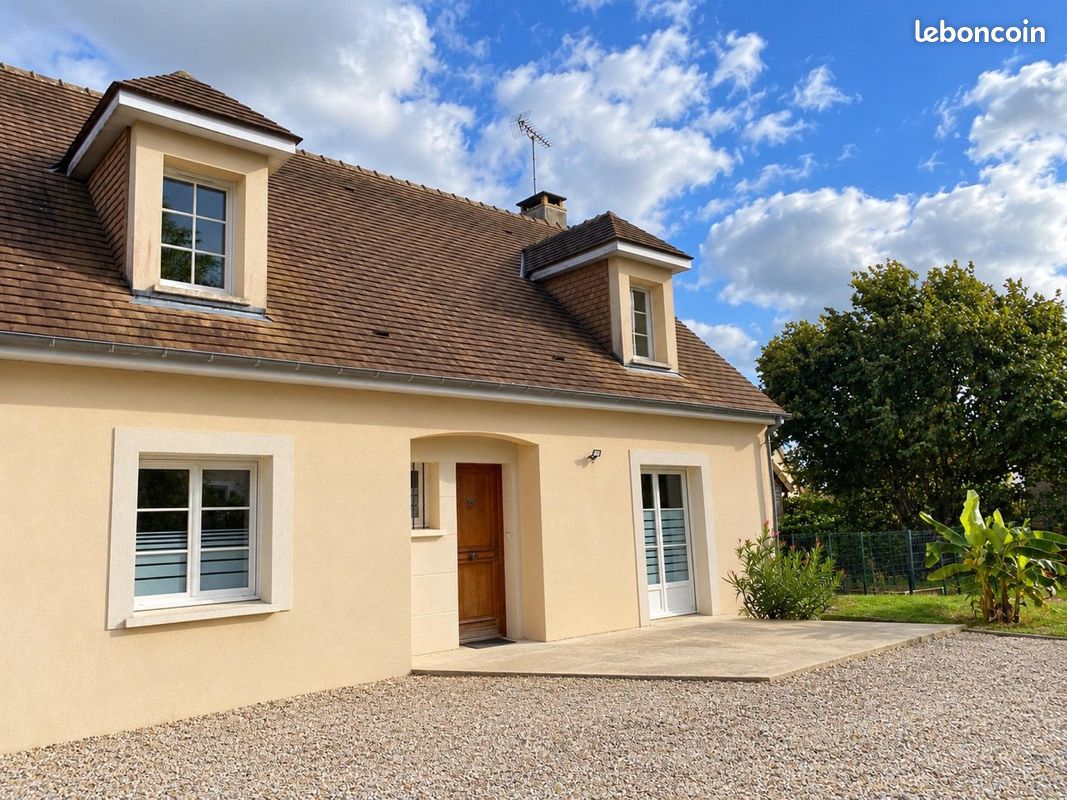 Maison 6 pièces 131 m² · à Saint-Aubin-de-Locquenay · 131 m² · 279 500 €