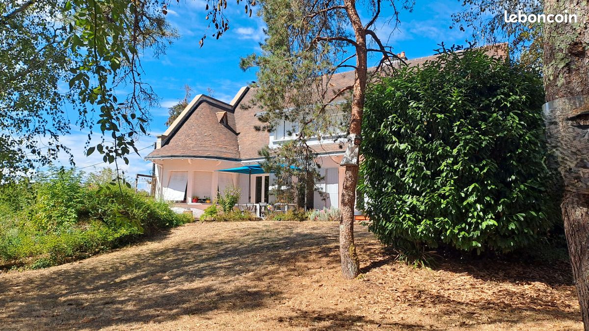 Maison 8 pièces 194 m² · à Échiré · 194 m² · 384 000 €