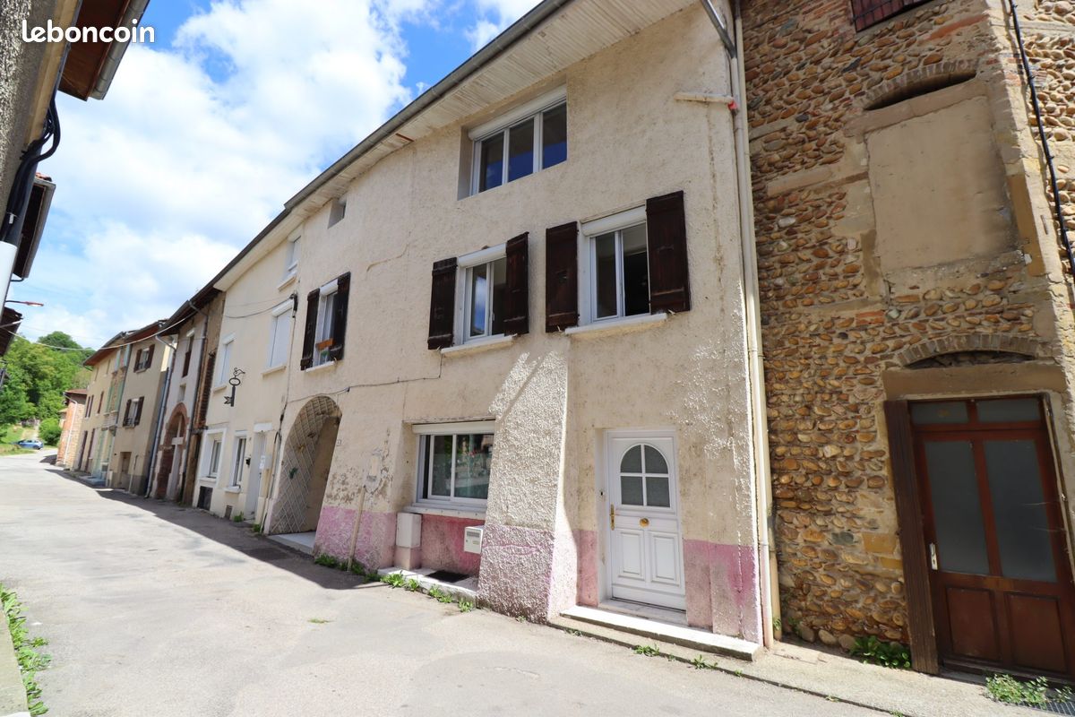 Maison 6 pièces 155 m² · à Viriville · 155 m² · 145 000 €