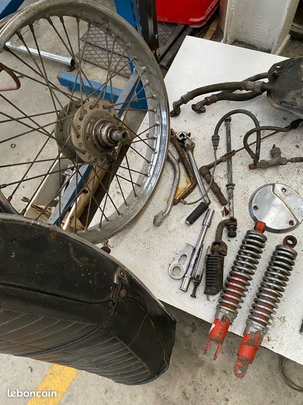 Lot de pièces pour Honda four 750 k2 (image 2)