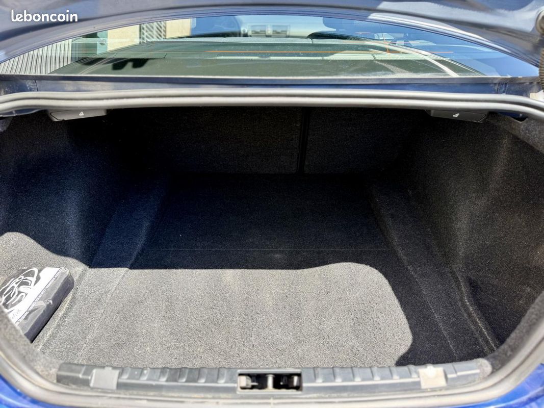 BMW SéRIE 1 COUPé 125i 3.0L 6 cylindres - Boîte manuelle - Montego Blue (image 28)