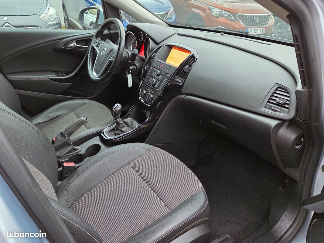 Opel Astra Tourer 1.4i turbo 140ch Cosmo S&S (image 5)