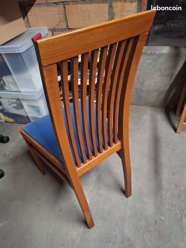Chaise bleue (image 1)