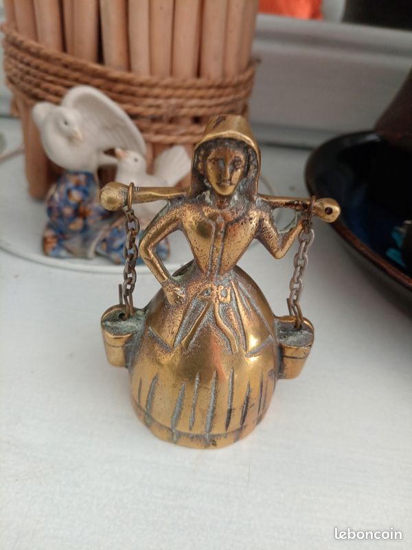 Cloche De Table En Bronze Fin XIXe Siècle ('800) - Gravée, Avec Battant, Antiquité Occasion