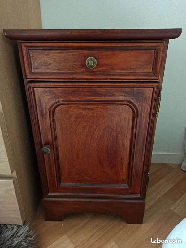 Table de nuit en bois (image 1)
