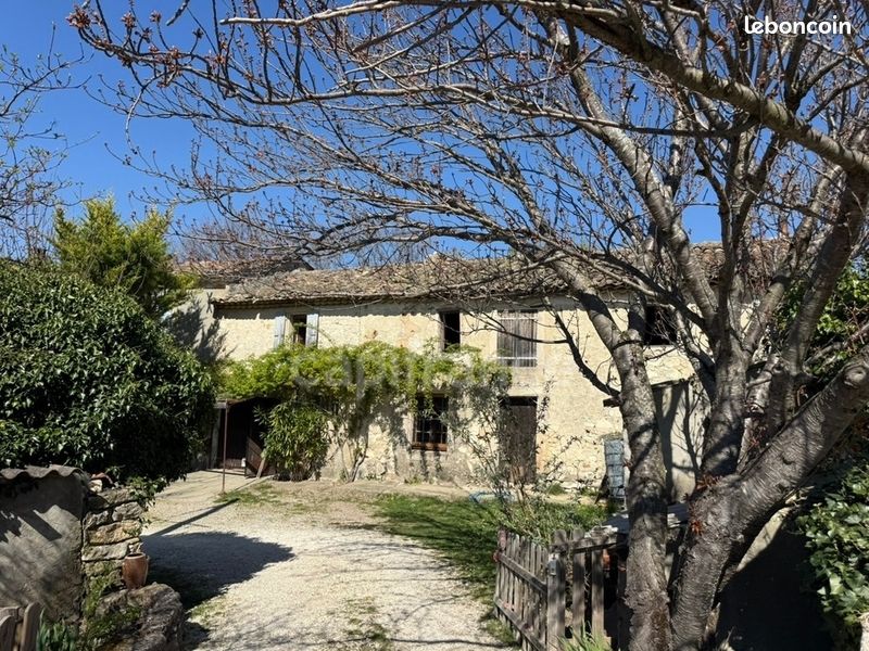 Maison 10 pièces 138 m² · à Réauville · 138 m² · 110 000 €