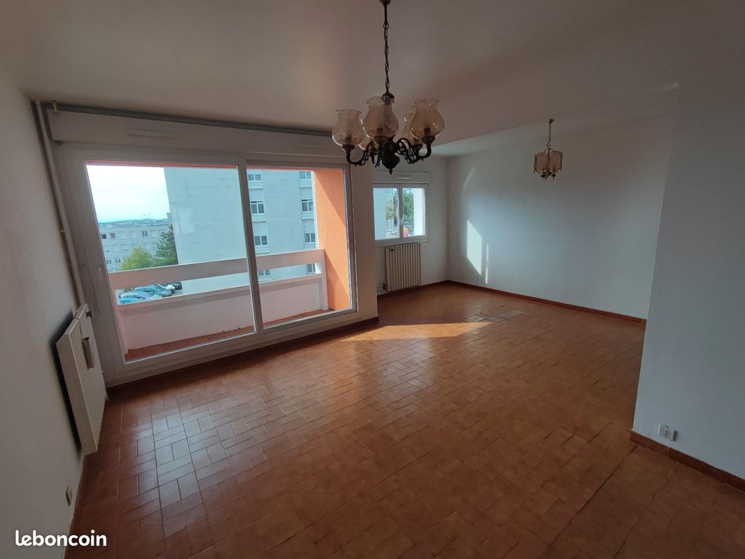 Appartement 4 pièces 80 m² · à Saint-Étienne · 80 m² · 730 €