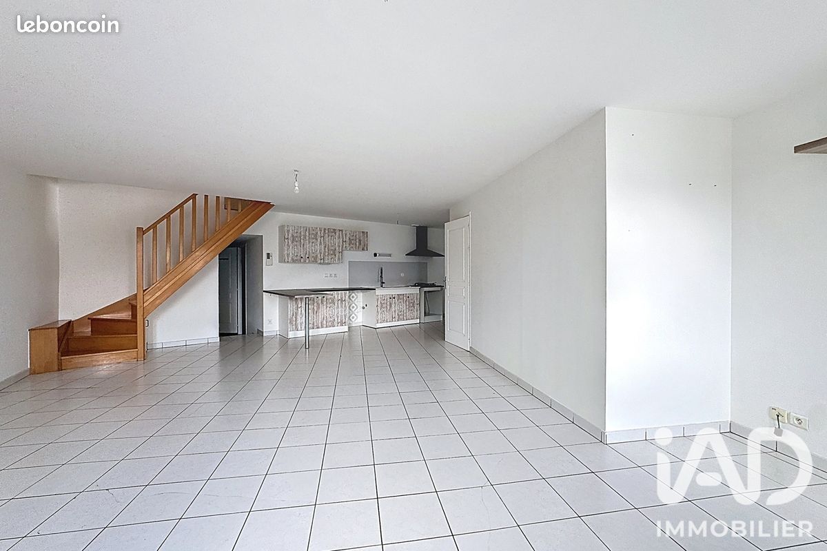 Appartement 4 pièces 90 m² · à Courçon · 90 m² · 950 €/mois