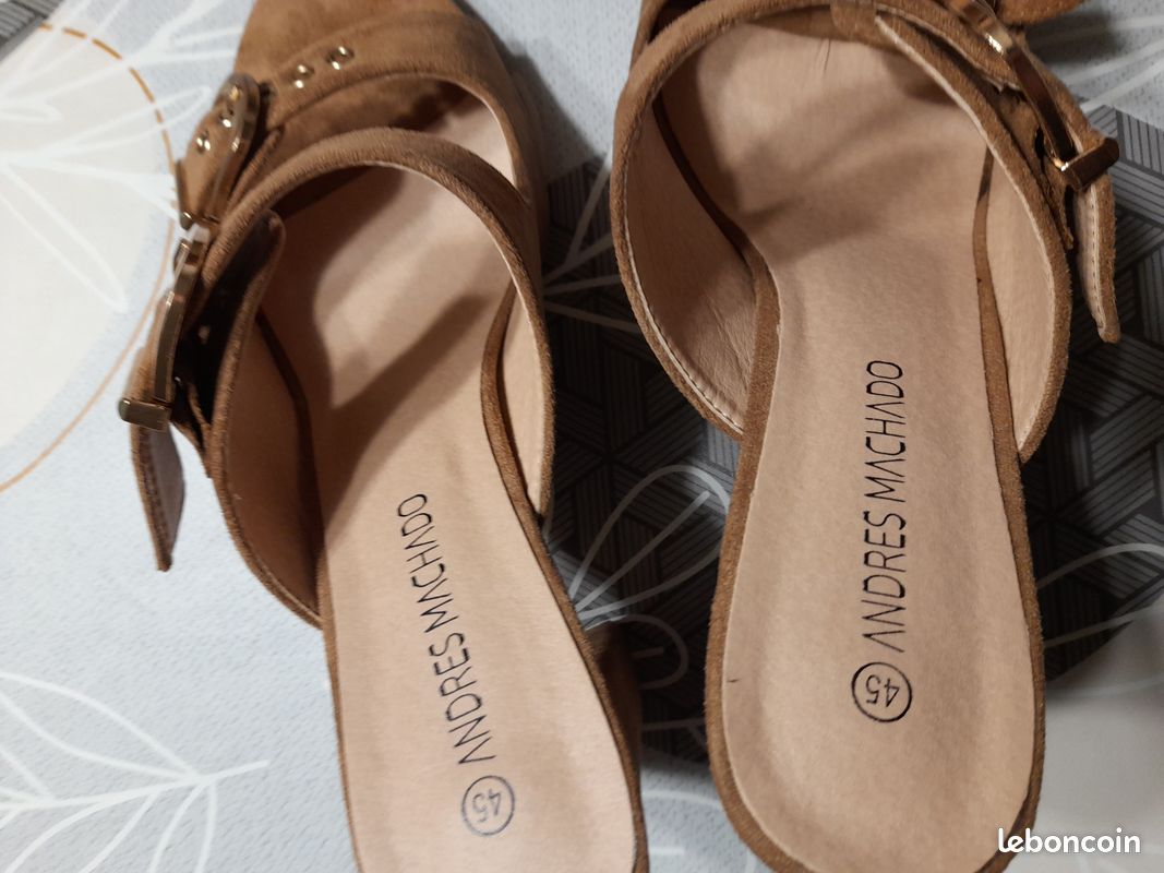 Andrés Machado AM5585 Escarpins Stiletto Simili Cuir Bout Pointu - Talons Fins Élégants