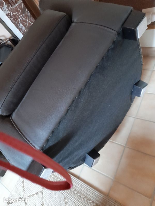 Fauteuil en cuir noir (image 4)