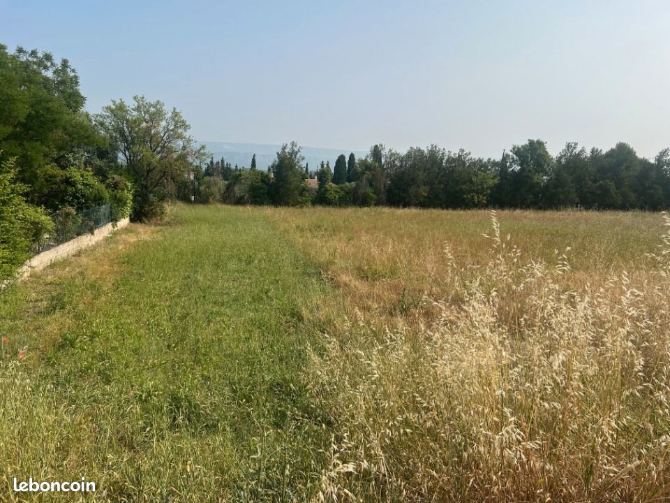 Terrain 400 m² · à Pertuis · 191 900 €