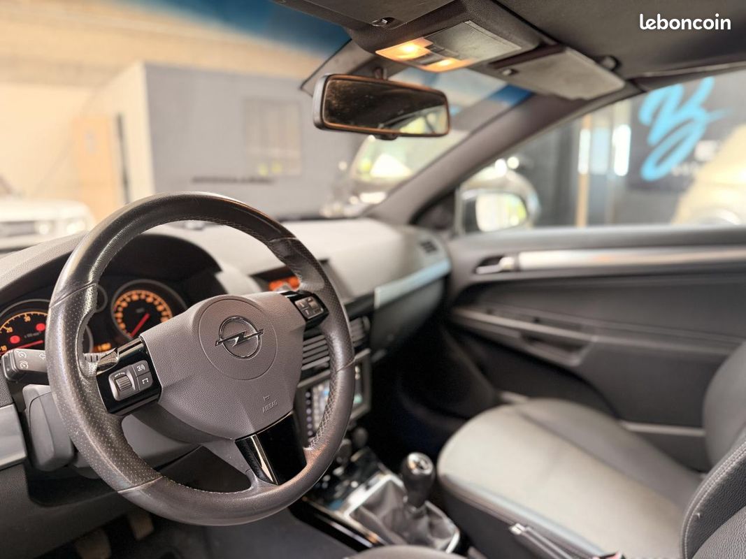 OPEL ASTRA 1.9 CDTi 150 CH TWINTOP CABRIOLET - GARANTIE 6 MOIS (image 11)