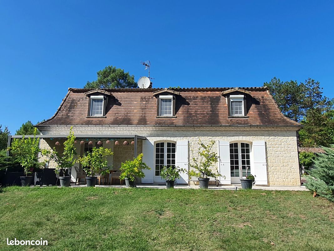 Maison 6 pièces 165 m² · à Sainte-Foy-la-Grande · 165 m² · 465 000 €