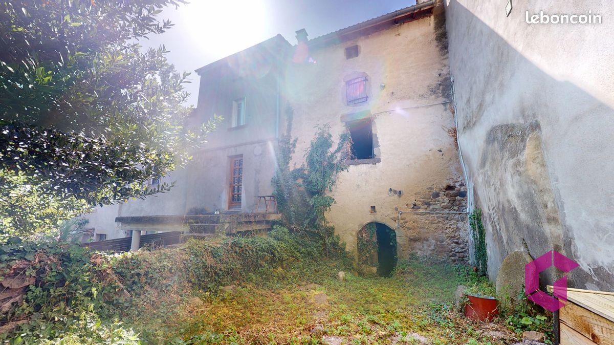 Maison 5 pièces 140 m² · à Champeix · 140 m² · 91 000 €