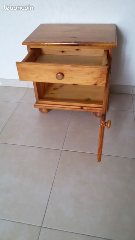 Table de chevet en bois massif (image 2)