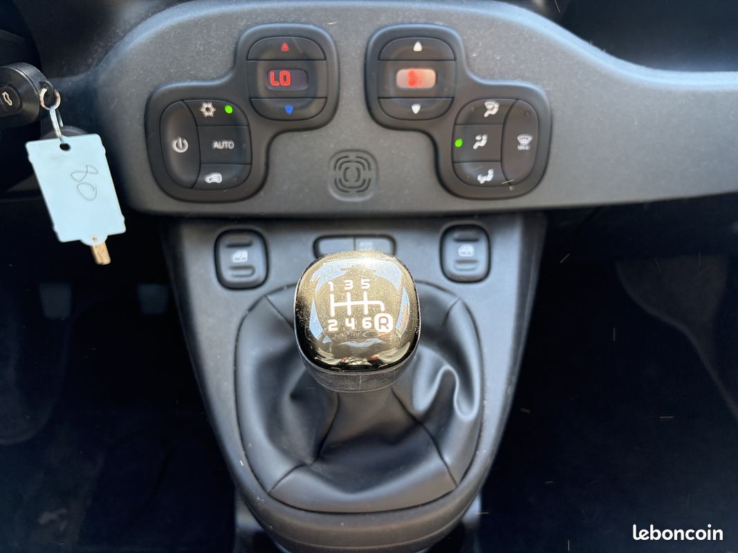 Fiat PANDA 1.0 70CH BSG S&S CROSS (image 16)