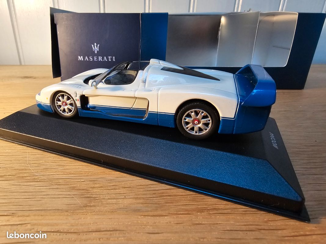 Modèle Réduit Ixo 1/43 - Maserati Coupé GT Bleue, Avec Boîte Vitrine