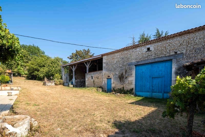 Maison 8 pièces 160 m² · à La Rochefoucauld-en-Angoumois · 160 m² · 199 000 €