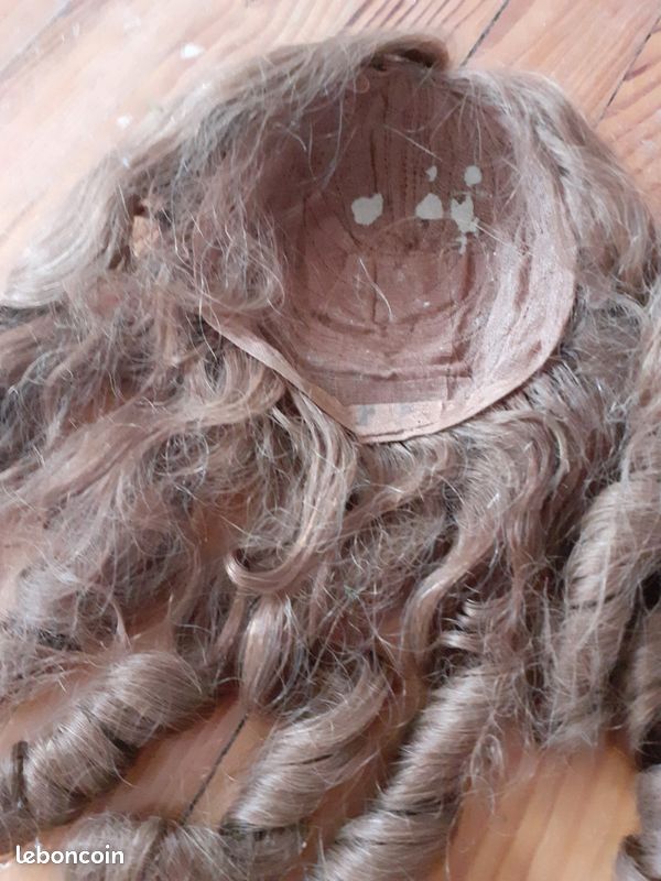 Jolie Perruque Pour Poupée Ancienne – Occasion – À Restaurer Ou Pour Collection