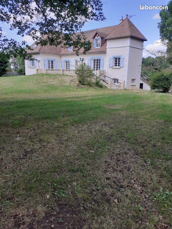 Maison 8 pièces 200 m² · à La Croix-en-Touraine · 200 m² · 529 000 €