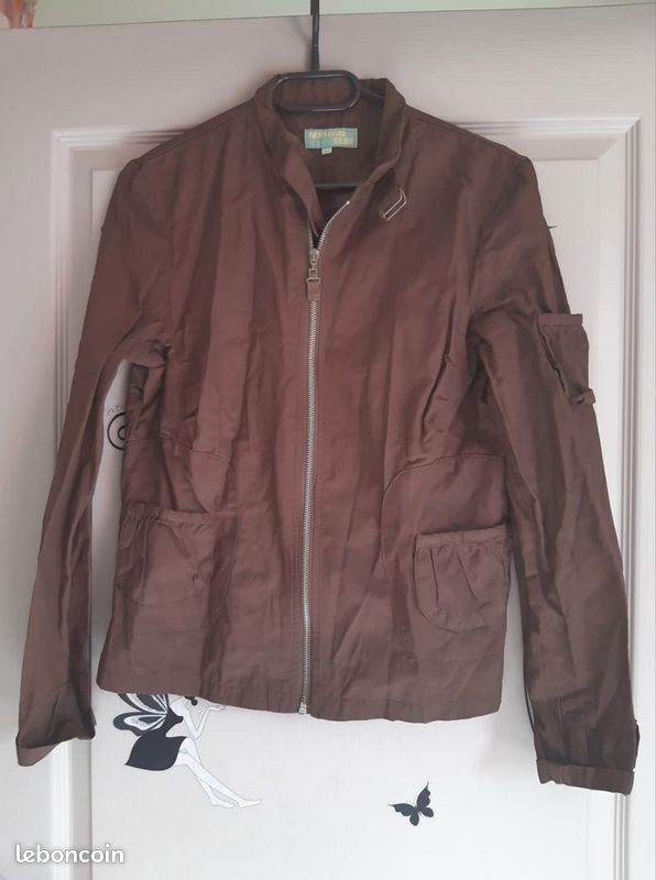 Veste légère. Taille 40. Marque Nothing Else (image 1)