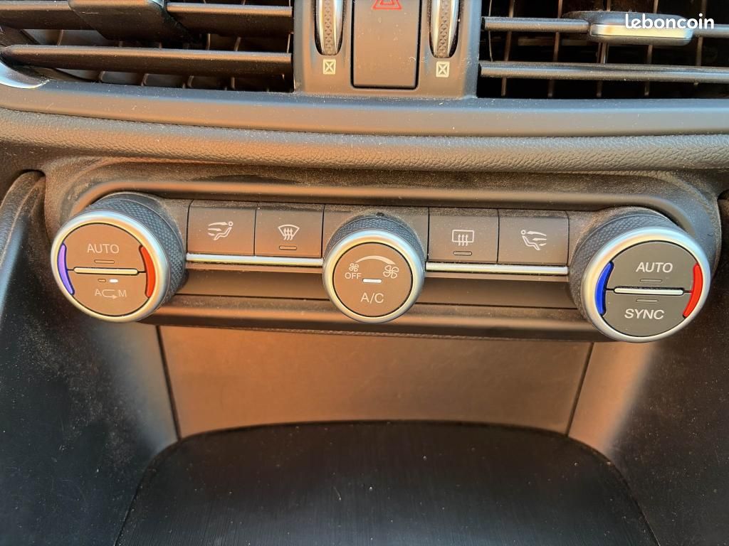 ALFA ROMEO GIULIA 2.2 D - 150 cv Super / Sans AD Blue + attelage (image 20)