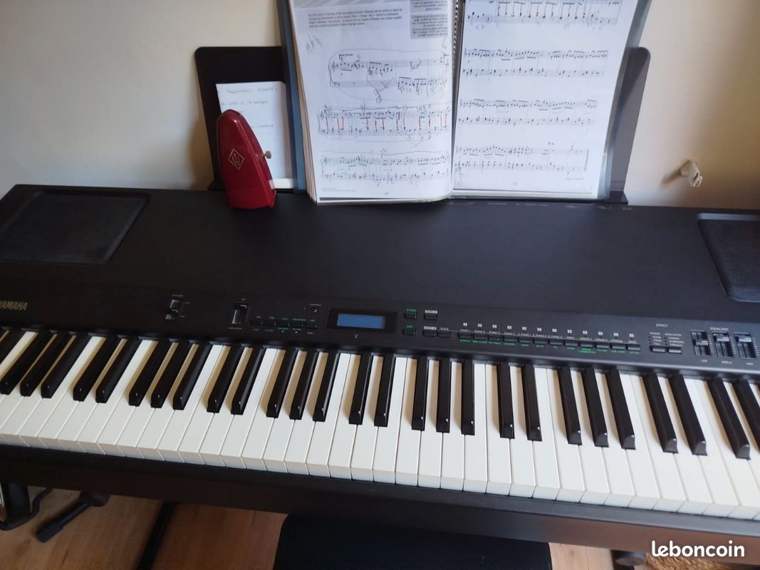 Piano clavier professionnel numérique Yamaha P200 (image 3)