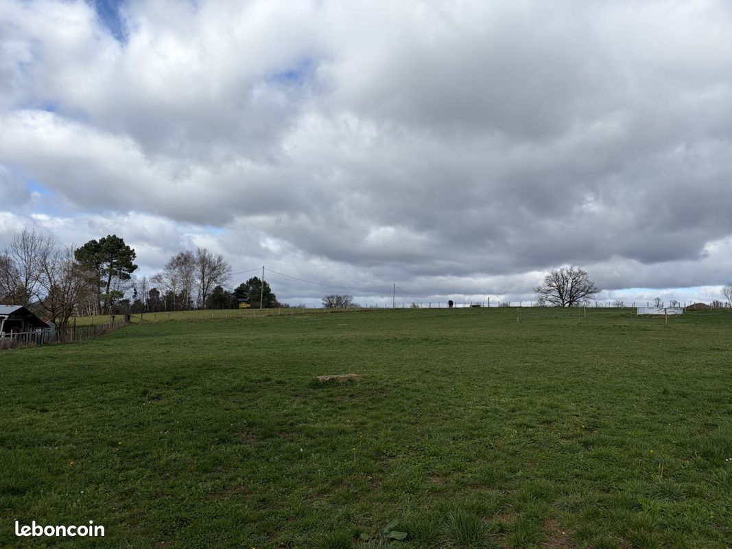 Terrain 1658 m² · à Saint-Santin-de-Maurs · 1 658 m² · 16 580 €