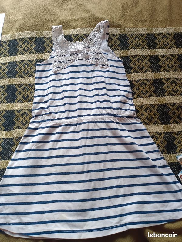 Lot de 4 vêtements Fille, taille 6- 7 ans (image 1)