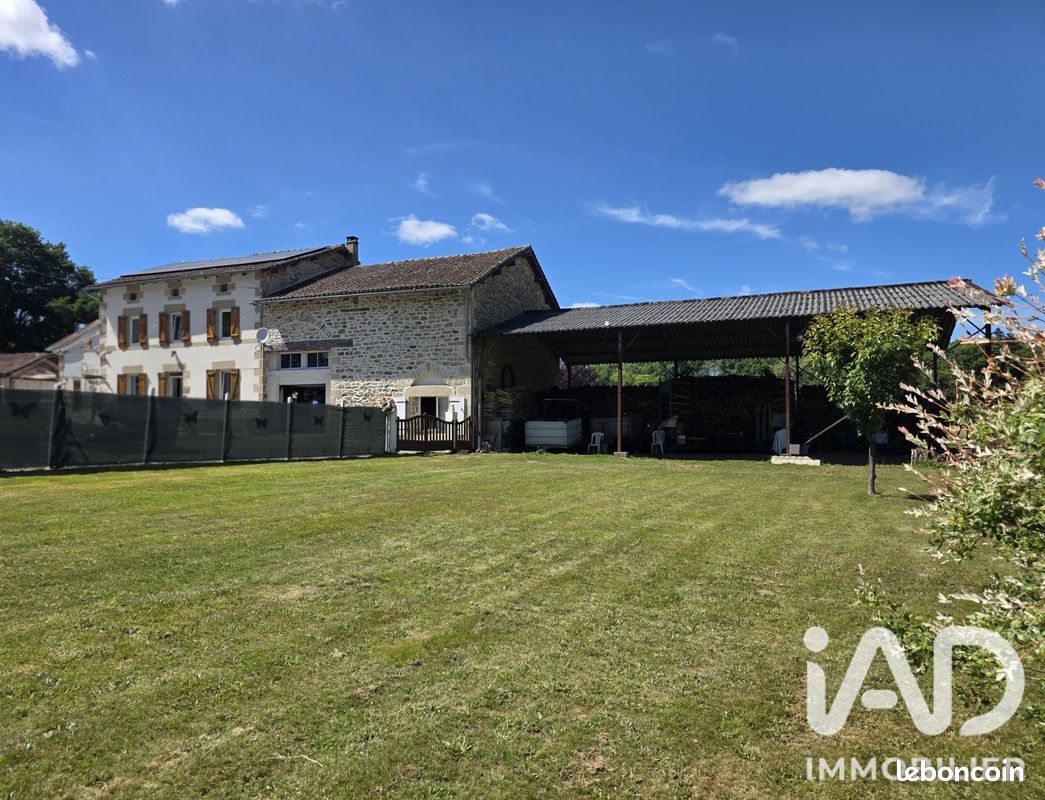 Maison 10 pièces 210 m² · à Thouron · 210 m² · 302 000 €