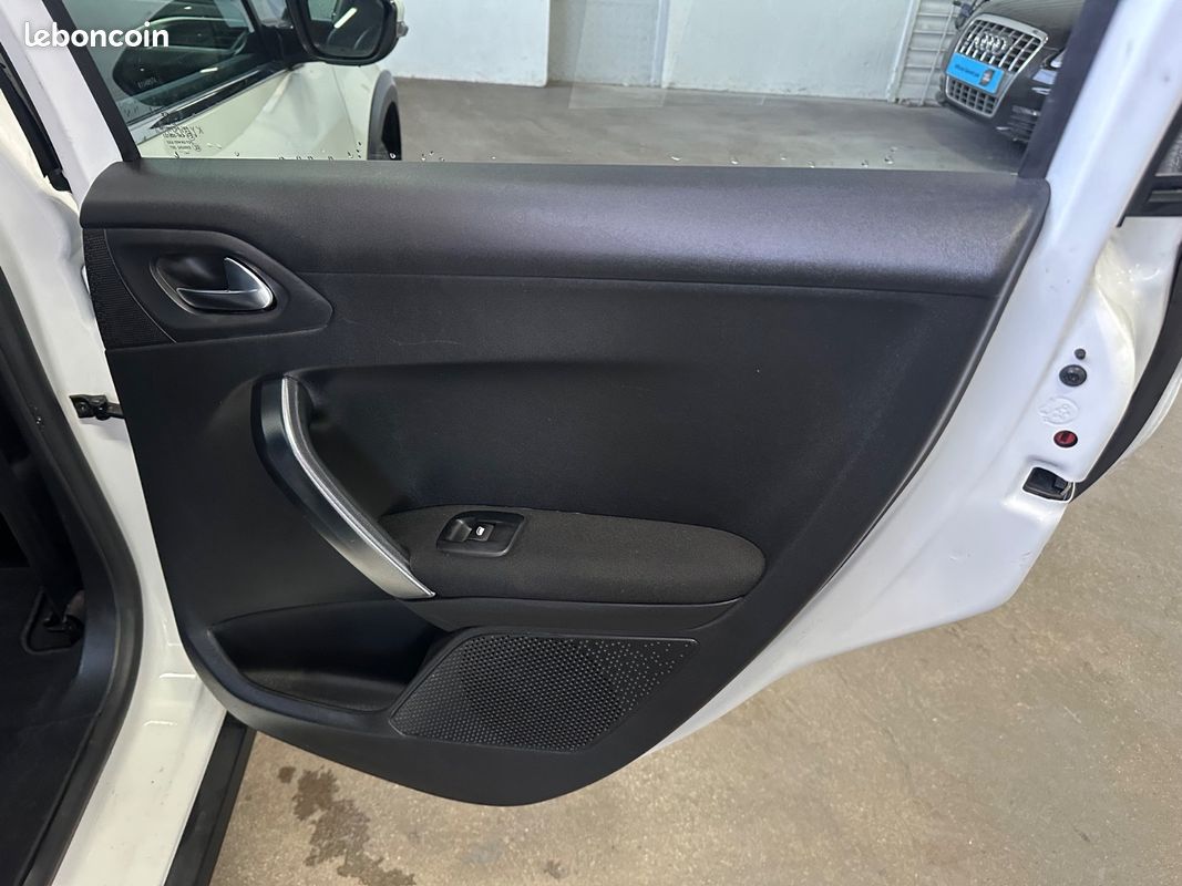 Peugeot 2008 1,5 BLUE HDI 100 CH Allure Carplay (image 12)