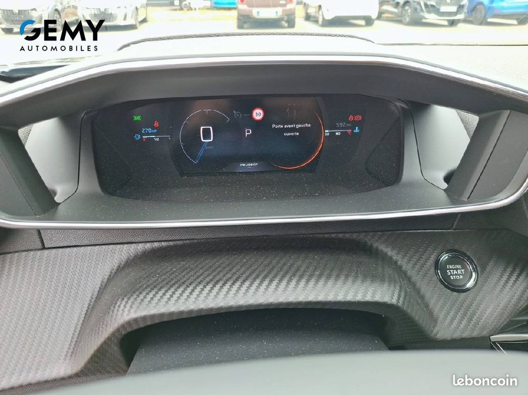 PEUGEOT 2008 Hybrid 145 e-DCS6 GT (image 16)