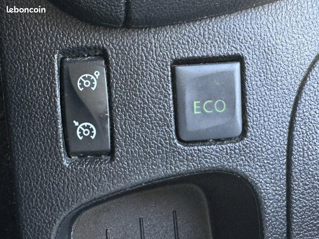 Renault Clio IV 1.5 DCI 90 S&S ENERGY ZEN (image 18)