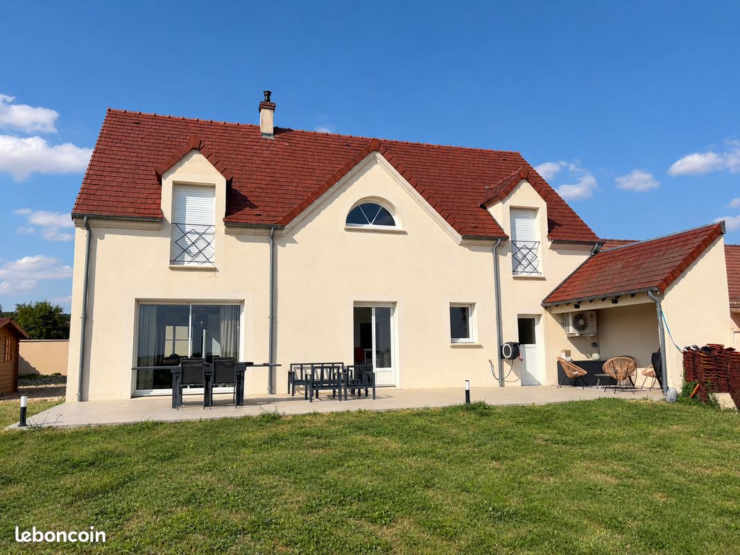 Maison 7 pièces 188 m² · à Fontaine-la-Guyon · 188 m² · 390 000 €